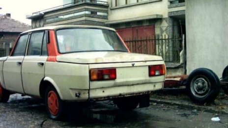 Глобиха пенсионер, свил за Крайслер номера от Вартбург