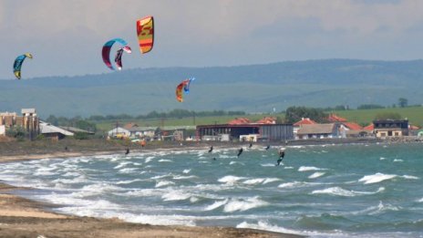 Юни: В София – дъжд и хлад, на морето – за плаж!