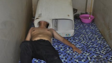 Китаец се заклещи в пералня, спасява го пожарна