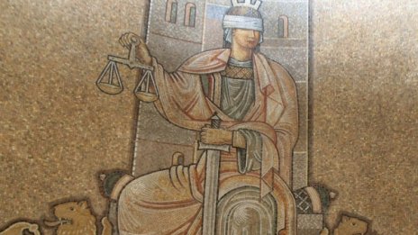 Заклалият жена си на пътя край Русе вече е обвиняем