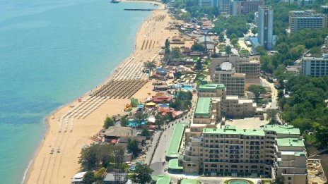 Данъчни на командировка по морето, душат за далавери