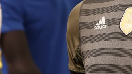 Над 2000 фалшиви маркови тениски спипаха в Кърджали 