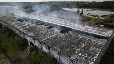 25 души пострадали след пожар в мигрантски център