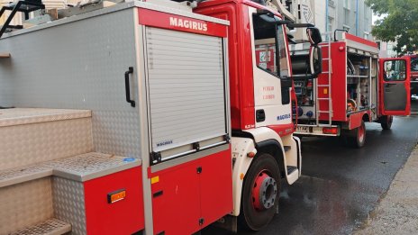 Горя покрив на къща, обитавана от бездомници, в столичния квартал „Красна поляна“