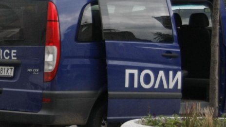 Белезници за двама румънци, обирали пътуващи в Русе