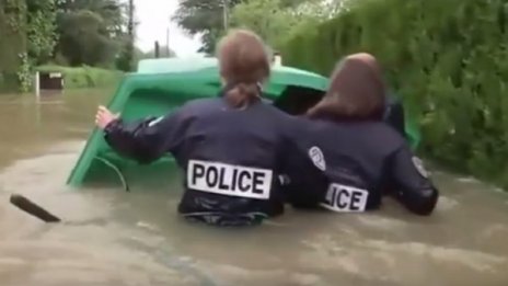 Трима полицаи в една лодка. Пълен провал... и смях!