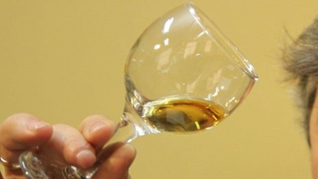 Конфискуваха ракията на старци от Берковица