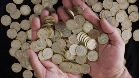 16-годишен младеж открадна 180 лева на монети