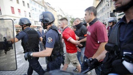 Сблъсъци в Марсилия: Фенове vs. полиция…