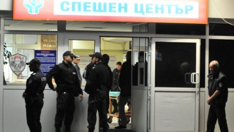 Очите не бил в съзнание, изкуствено седиран е