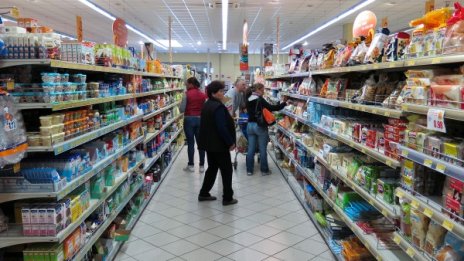 50% по-бедни сме от европейците, но пък дрехите ни са най-евтини