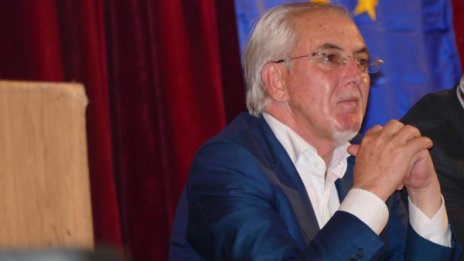 Местан иронизира Доган: Бърка единство с единственост