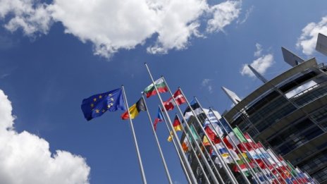 ЕС ще продължи с още 6 м. санкциите срещу Русия