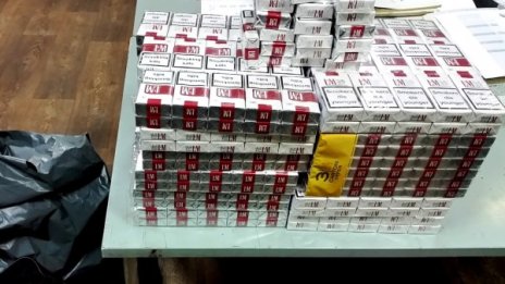 Турски шофьор натъпка нелегални цигари в дюшеци 