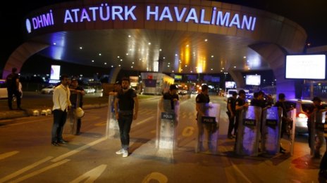 13 души са задържани за атентата в Истанбул