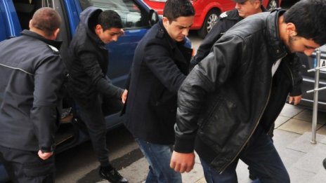 Задържаха бивш шеф в МВР Трън за трафик на бежанци