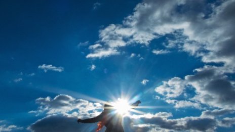 Утре ще е слънчево и топло, температурите до 30°