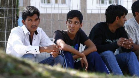 Белгийците гонят пришълците с... пари