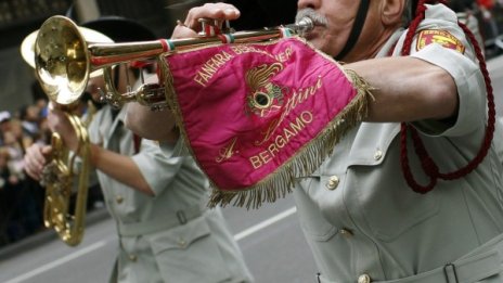 В Италия поставиха рекорд за най-дълга колективна прегръдка