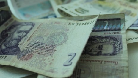 Баба от Пловдив даде 4 400 лева на измамници