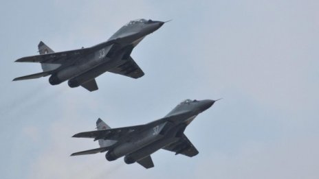 След съмнение за бомба: Ескортирахме израелски самолет