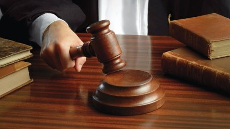 След 21 присъди -  12 г. затвор за апаш, ударил полицай