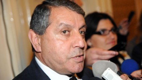 Бат Сали размаха карта на полицаи, защитава "свои" роми