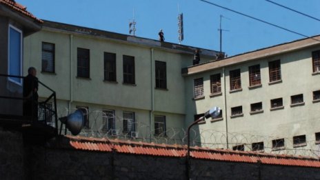 33 г. затвор за хулигани, смазали от бой студент
