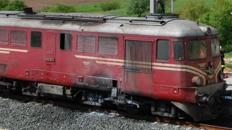 Дим в локомотива спря влак от Варна до Пловдив