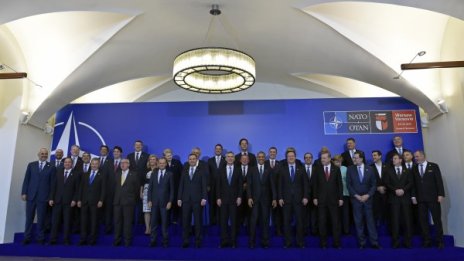 НАТО поиска конструктивни отношения с Русия