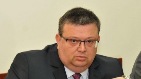 Цацаров призна: Слънчев бряг си е държава в държавата!