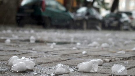 Градушка колкото орех удари Пловдив