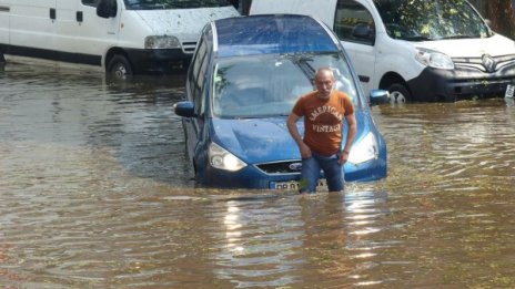Трима ранени след водния ад в Пловдив