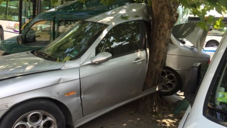 По чудо без жертви! Автобус сгъна 5 коли в Пловдив