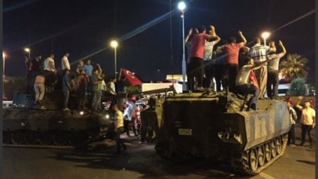 Експлозии в Анкара: На улиците, в телевизията...