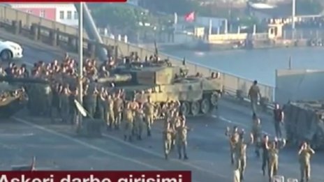 Ердоган овладя Истанбул! Военните там се предават