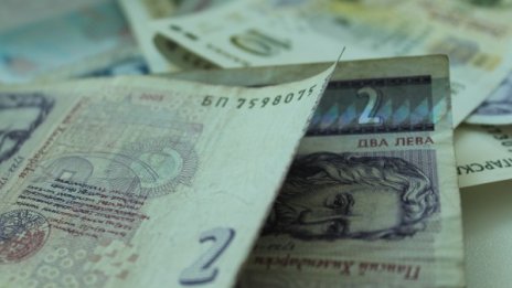 Отмъкнаха 3 бона от таксиджия в Крумовград