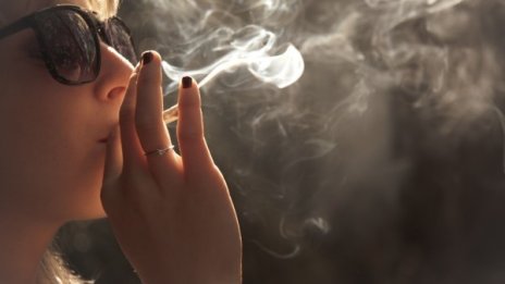 Малка бандитка открадна бус, блъсна кола... била и напушена
