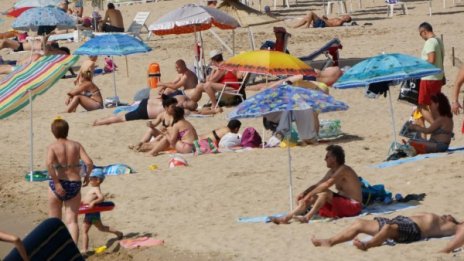 Туристите по морето: Плажовете са мръсни, няма свободна площ