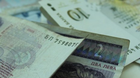 Отмъкнаха 12 бона и злато от жилище в Русе