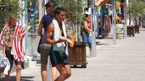 Спорът на партиите: Без боси и голи в Бургас... Но къде?