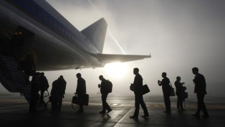 Хем сме бедни, хем пътуваме – с 20% повече от 2015 г.