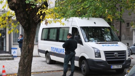 Нашенец и шестима мигранти задържани край Бургас
