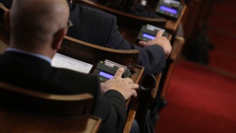 Спорът за съда: Пияни ченгета, рицари в чаршафи...