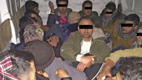 Идвам при теб и умирам... Трима сирийци на съд у нас