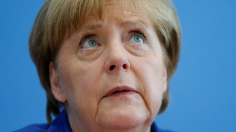 Сеещите омраза няма да ни разколебаят, рече Меркел