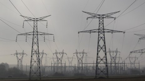 Строителна фирма остави без ток 1100 домакинства в Костенец