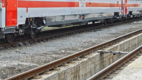 БДЖ предупреди: Не търсете покемони по релсите!