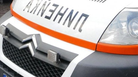 Мъж изпадна от камион по време на движение