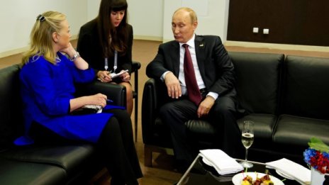 Сложната история на Русия и Хилари Клинтън